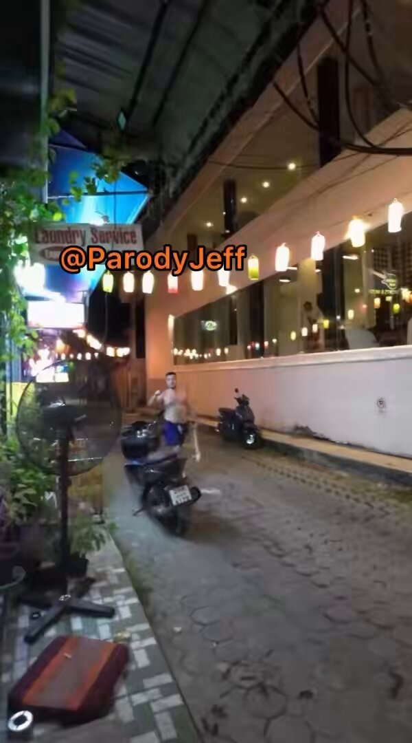 Thumbnail for: Thailand declares emergency over Israeli tourists